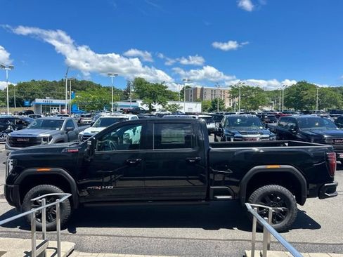 New 2026 GMC Sierra 2500 AT4 w/ AT4 Premium Plus Package AWD/4WD image 6
