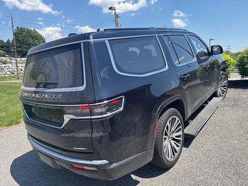 Used 2023 Jeep Grand Wagoneer Series III AWD/4WD image 7