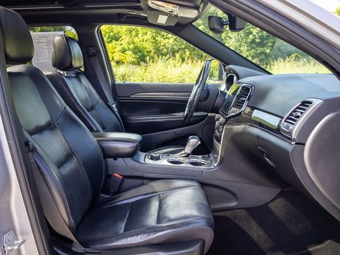 Used 2020 Jeep Grand Cherokee Limited w/ Luxury Group II image 25