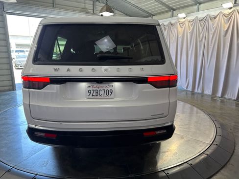 Used 2024 Jeep Wagoneer L Series II w/ Flexible Seating Group AWD/4WD image 6