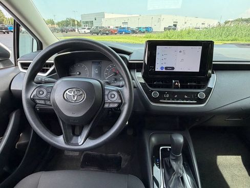 Used 2025 Toyota Corolla LE FWD image 16