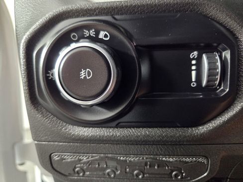 Certified 2025 Jeep Wrangler Sport image 21