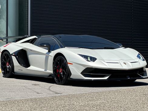 Used 2020 Lamborghini Aventador SVJ AWD/4WD image 10
