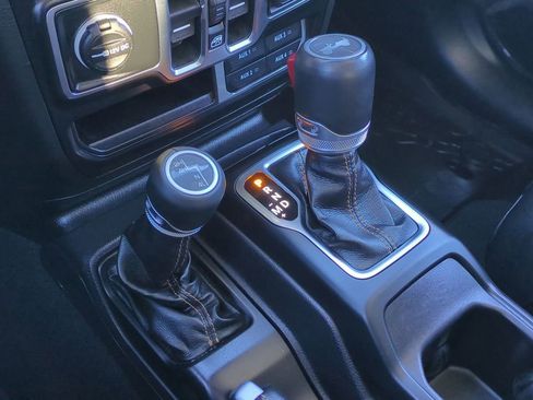 Used 2022 Jeep Wrangler Unlimited Sahara image 36