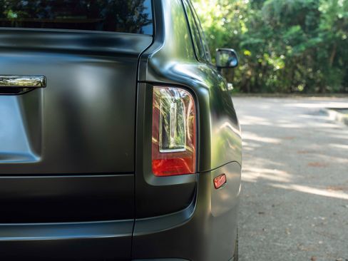 Used 2023 Rolls-Royce Cullinan Black Badge w/ Leather Finishing Pack image 48