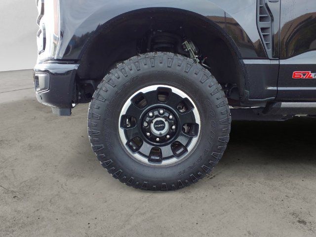 Certified 2025 Ford F350 Platinum w/ Tremor Off-Road Package AWD/4WD image 9