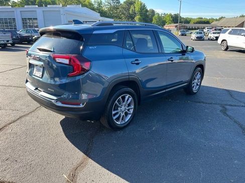 Used 2024 GMC Terrain SLT AWD/4WD image 3