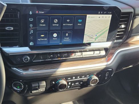 Used 2025 Chevrolet Silverado 1500 LT image 8