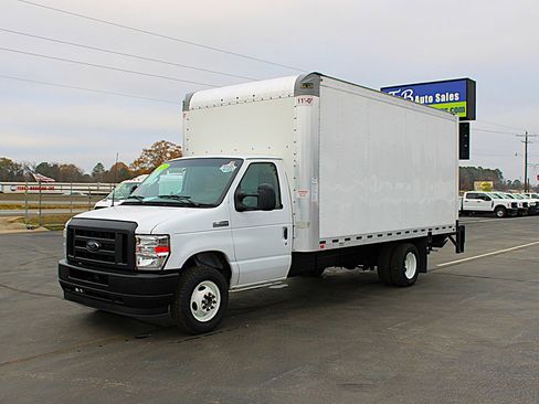 Used 2024 Ford E-350 and Econoline 350 Super Duty w/ Power Windows & Locks Group image 3