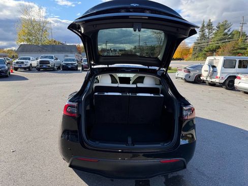 Used 2021 Tesla Model Y Long Range image 11