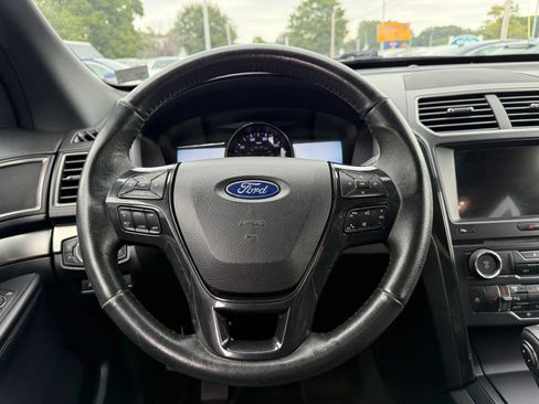 Used 2018 Ford Explorer XLT w/ Equipment Group 202A AWD/4WD image 12