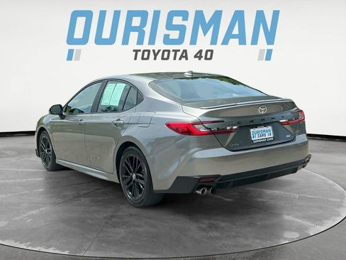 Used 2025 Toyota Camry SE FWD image 5