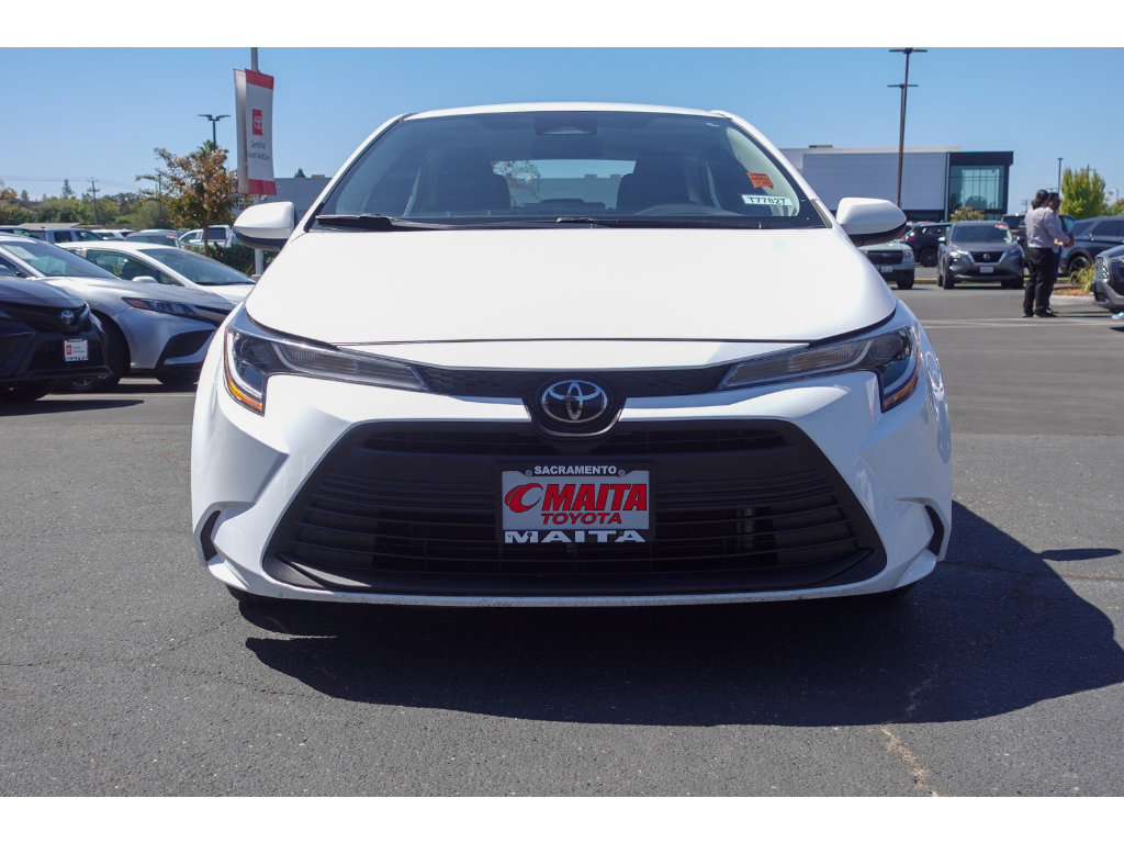 Certified 2025 Toyota Corolla LE FWD image 8