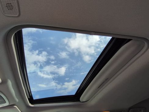 Used 2025 Toyota Sienna XLE FWD image 20