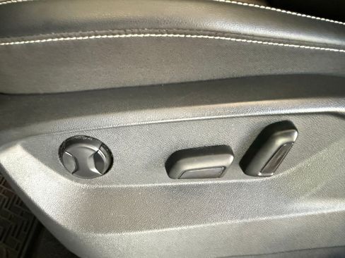 Used 2021 Volkswagen Atlas SE FWD image 12