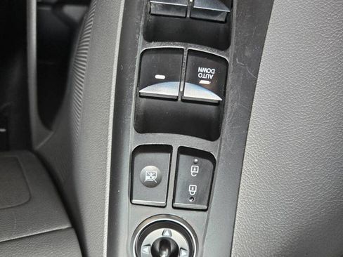 Used 2015 Hyundai Elantra SE FWD image 45