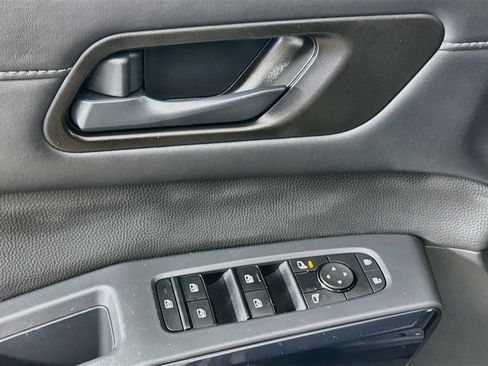 Used 2025 Nissan Pathfinder SV FWD image 15
