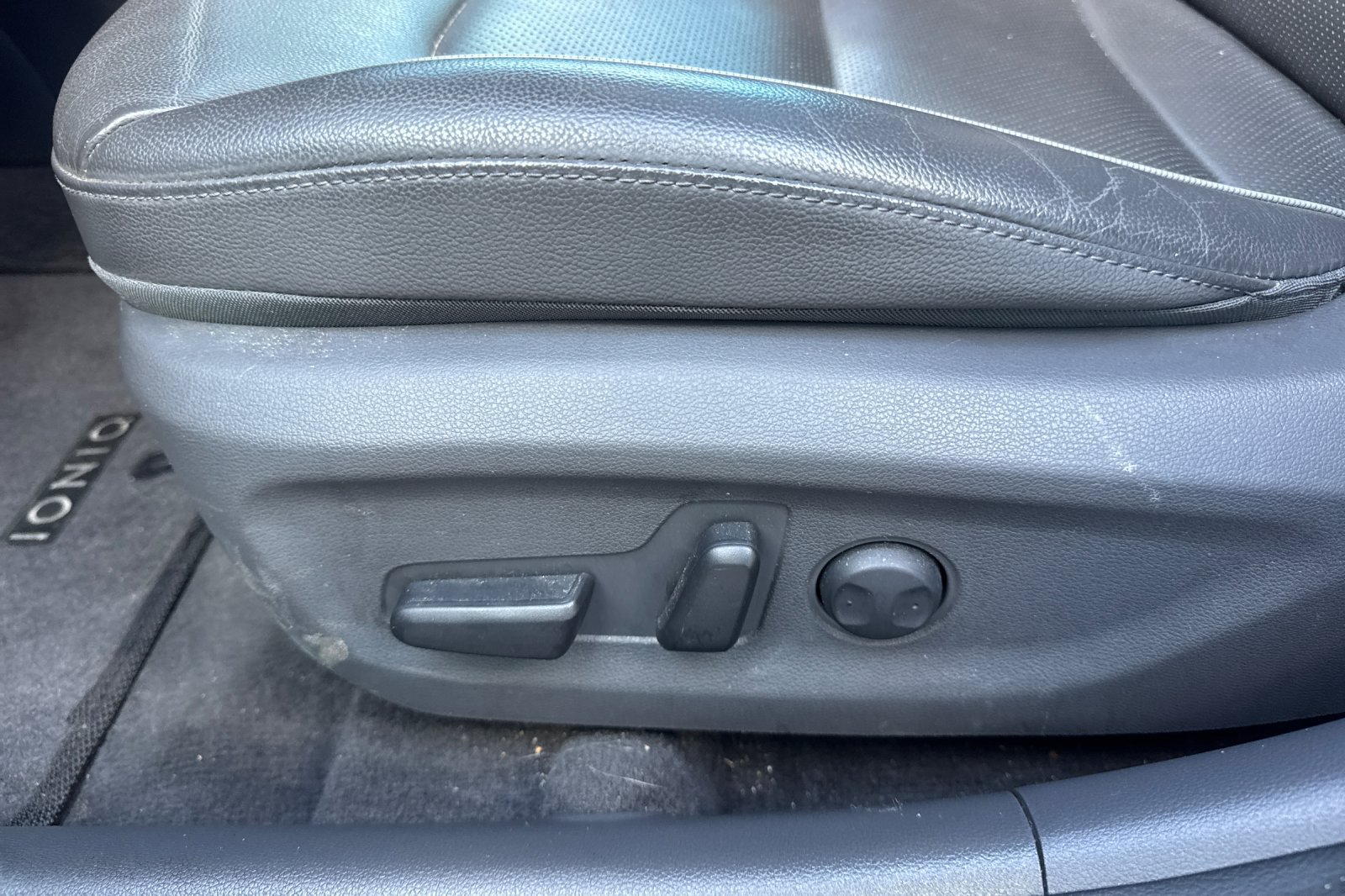Used 2020 Hyundai Ioniq Limited FWD image 14