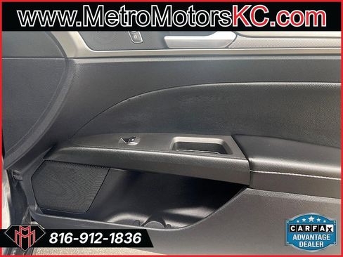 Used 2020 Ford Fusion SE image 31