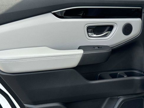 Certified 2024 Honda Pilot Touring image 14