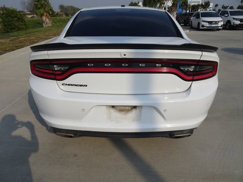 Used 2018 Dodge Charger SXT w/ Blacktop Package image 5