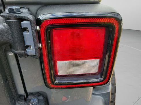 Used 2020 Jeep Wrangler Unlimited Rubicon image 26