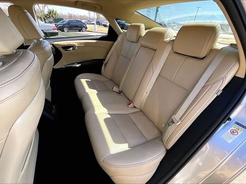 Used 2017 Toyota Avalon Limited image 19