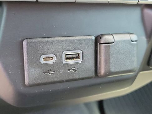 Certified 2022 Chevrolet Silverado 1500 LT RWD image 33