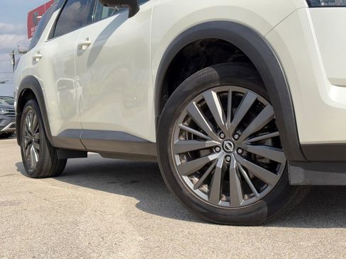 Used 2022 Nissan Pathfinder SL w/ SL Premium Package image 2