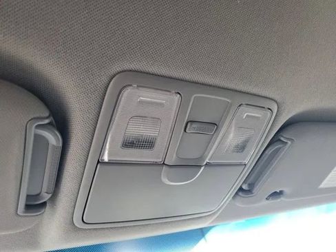 Used 2017 Hyundai Veloster image 28