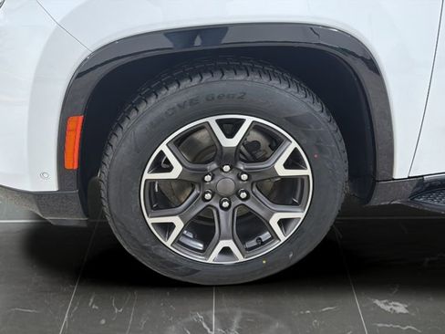 Used 2024 Jeep Wagoneer Series III AWD/4WD image 26
