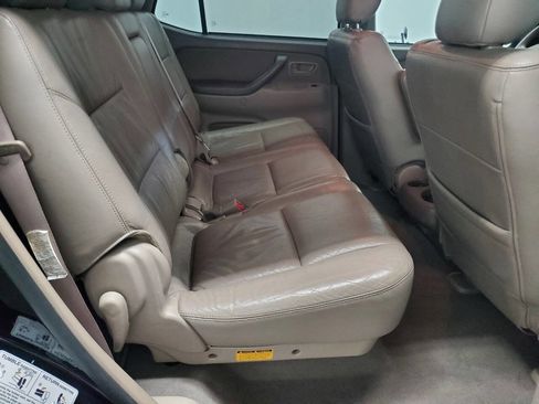 Used 2005 Toyota Sequoia SR5 image 18