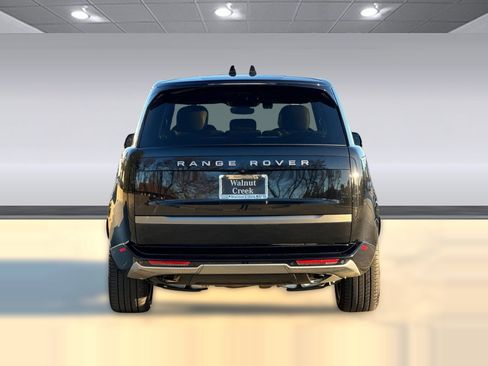 Used 2025 Land Rover Range Rover SE image 9