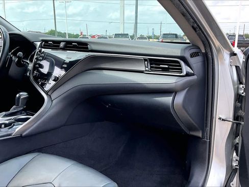 Used 2020 Toyota Camry XSE FWD image 17