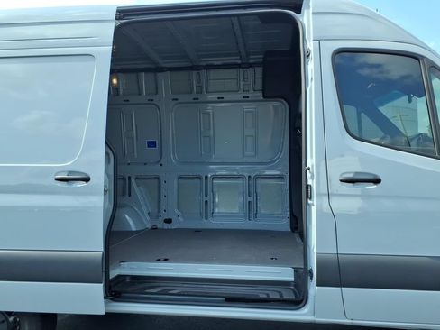 Used 2025 Mercedes-Benz Sprinter 2500 image 8