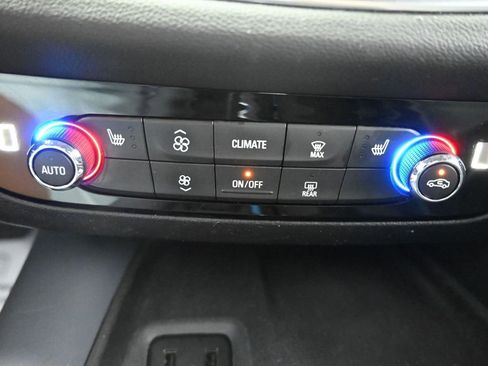 Used 2018 Buick Enclave Essence image 36