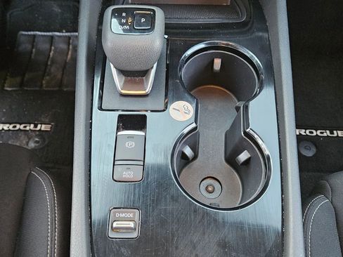 Used 2024 Nissan Rogue S image 17