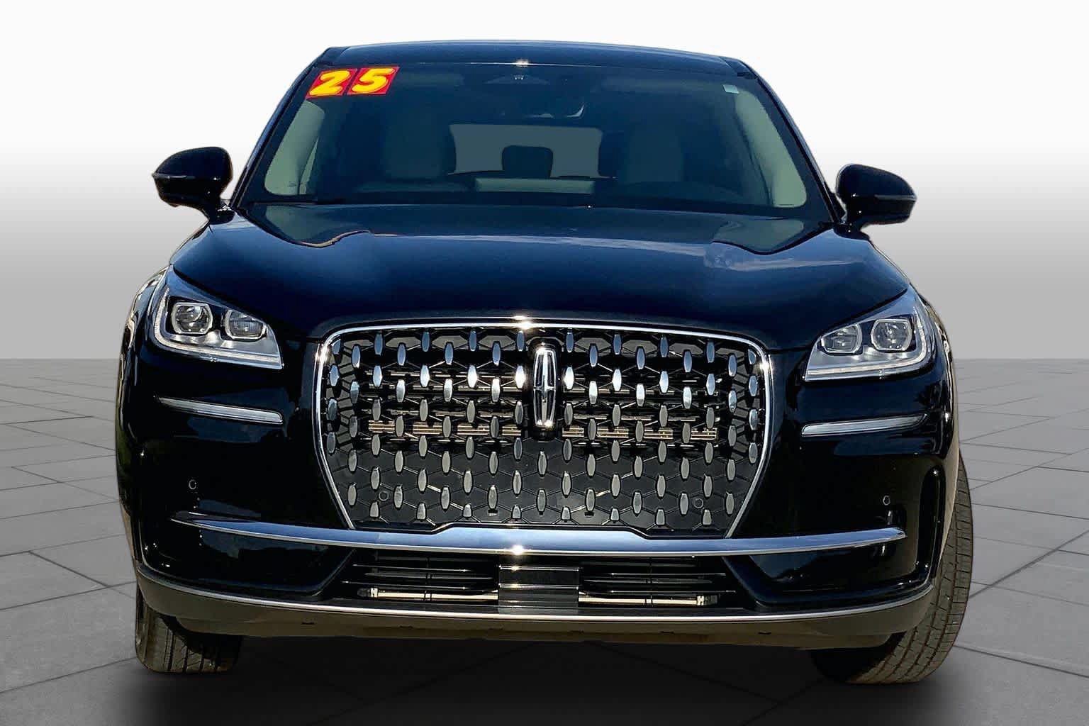 Used 2025 Lincoln Corsair Reserve AWD/4WD image 4
