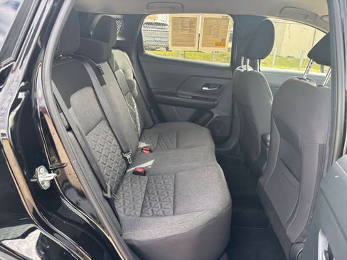 Used 2025 Nissan Kicks SV image 23