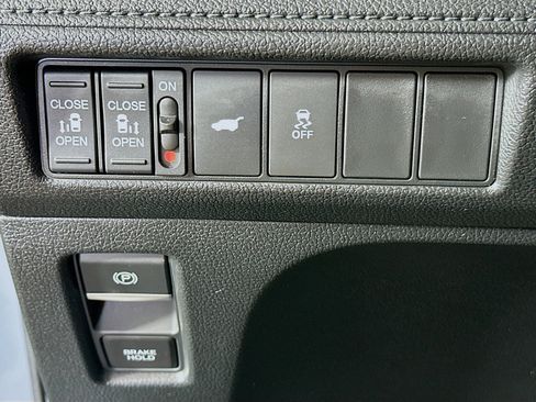 Used 2025 Honda Odyssey Sport-L image 17