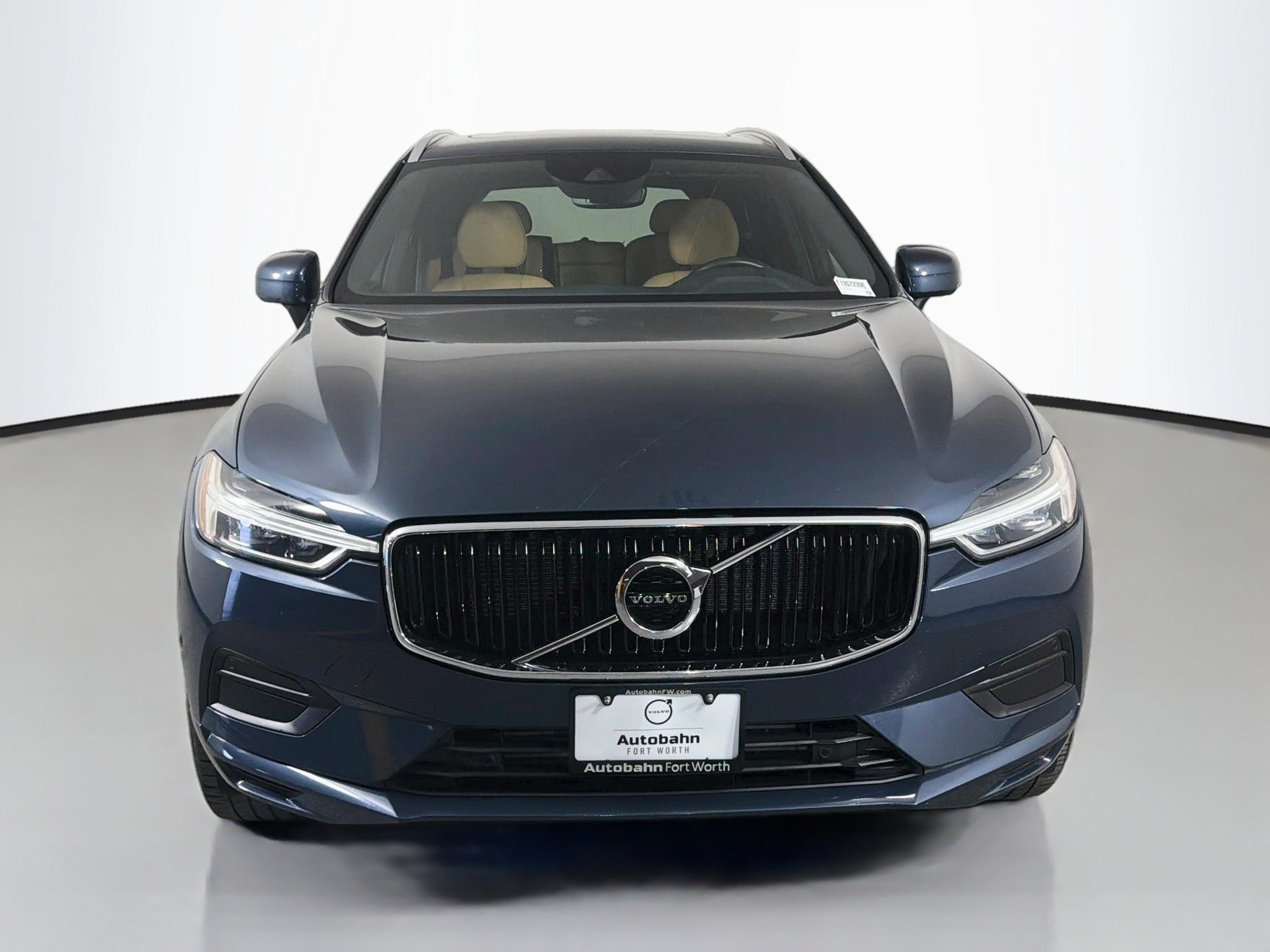 Used 2018 Volvo XC60 T5 Momentum w/ Convenience Package AWD/4WD image 2