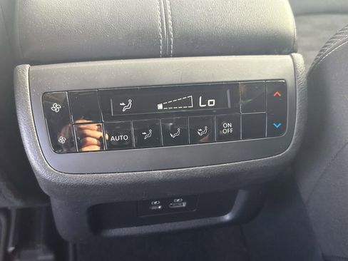 Used 2024 Nissan Pathfinder SV w/ SV Premium Package image 27