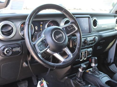 Used 2022 Jeep Wrangler Unlimited Sahara w/ Cold Weather Group AWD/4WD image 15