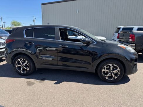 Used 2022 Kia Sportage LX image 2