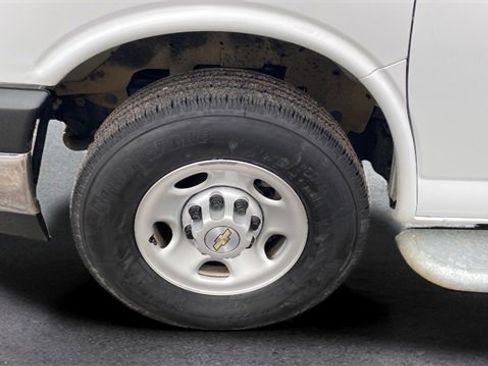 Used 2024 Chevrolet Express 2500 w/ Driver Convenience Package image 18