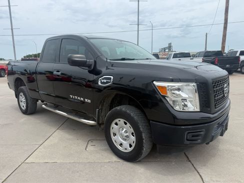 Used 2017 Nissan Titan S AWD/4WD image 5