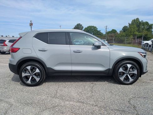 New 2025 Volvo XC40 B5 Plus w/ Climate Package image 3