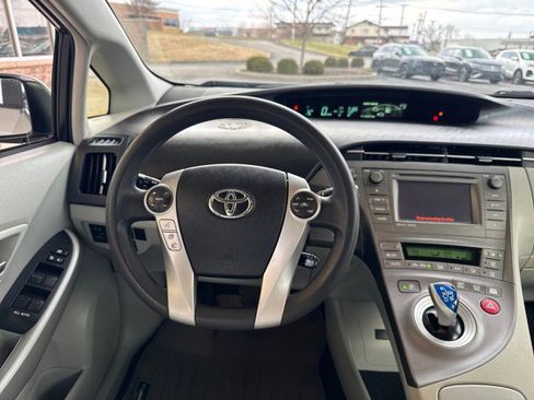 Used 2013 Toyota Prius Three image 8