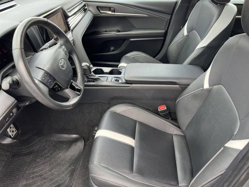 Used 2025 Toyota Camry SE FWD image 30