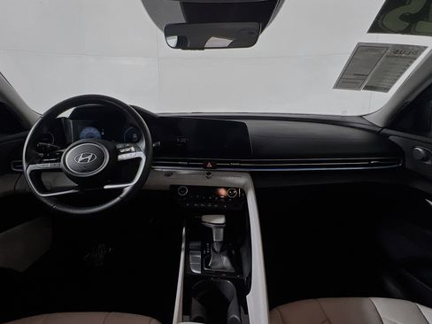 Used 2025 Hyundai Elantra Limited image 30